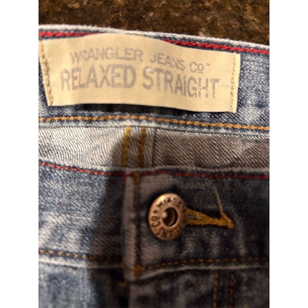 Wrangler Men's Relaxed Straight Jeans Blue Size 40x32 5-Pocket Design - Picture 13 of 13